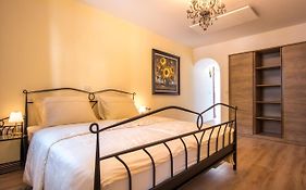 Vila Radolca Apartments & Rooms