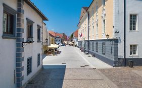 Vila Radolca Apartments & Rooms